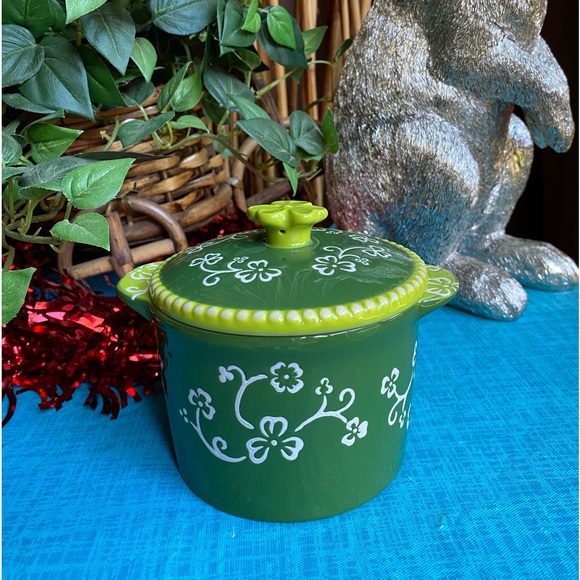 Temp-Tations Other - Temptations Shamrock floral lace lidded dish